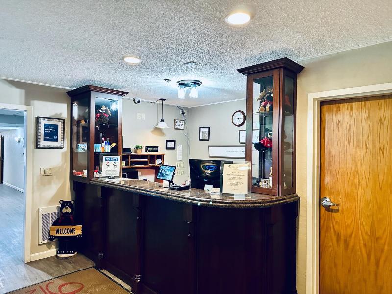 Ivey S Motor Lodge image
