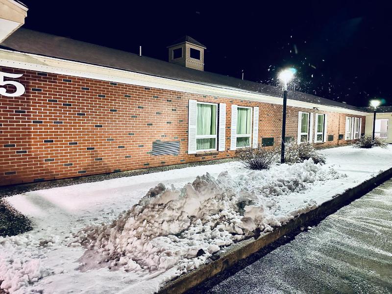 Ivey S Motor Lodge image