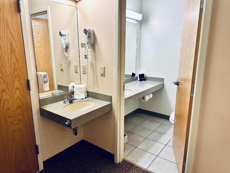 Ivey S Motor Lodge image