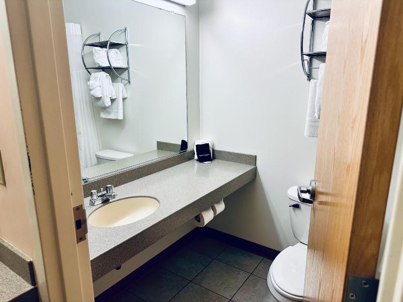 Ivey S Motor Lodge image