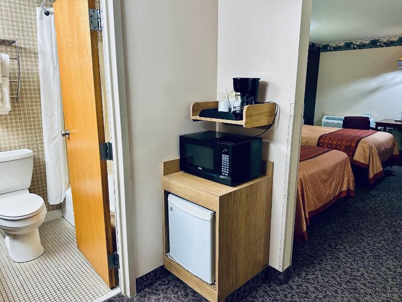 Ivey S Motor Lodge image
