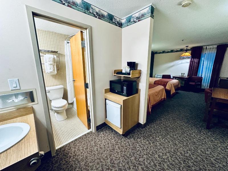 Ivey S Motor Lodge image