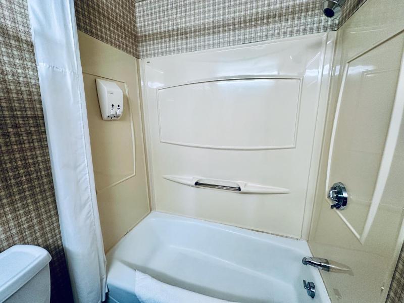 Ivey S Motor Lodge image