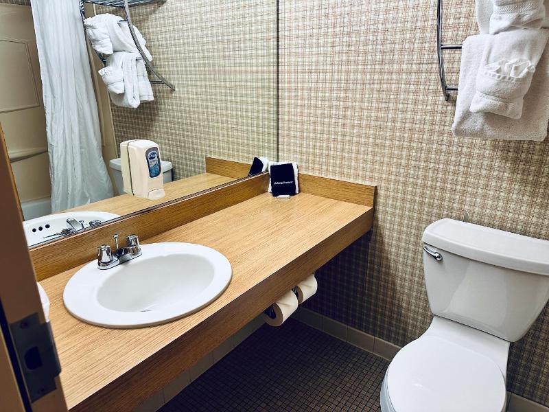 Ivey S Motor Lodge image