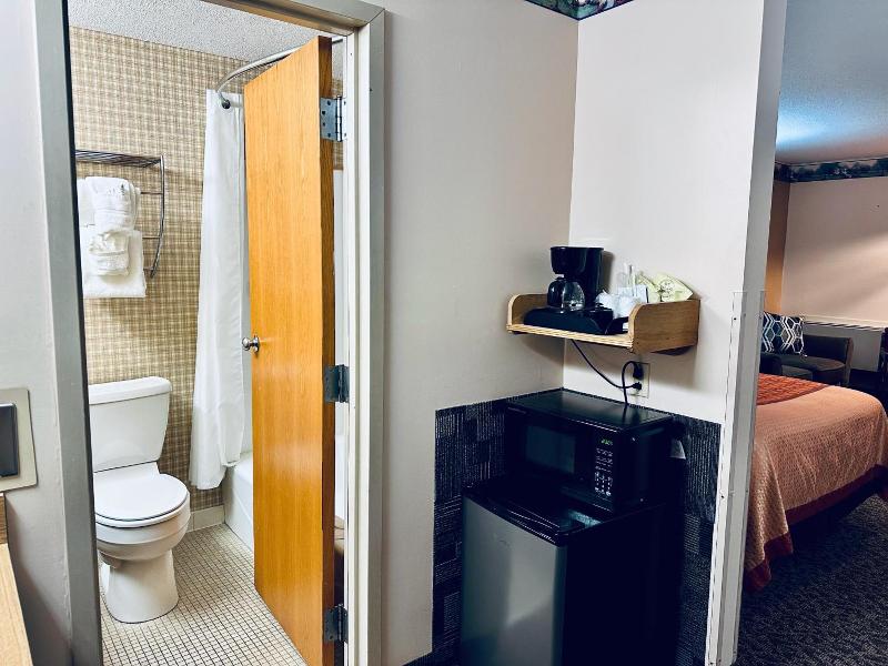 Ivey S Motor Lodge image