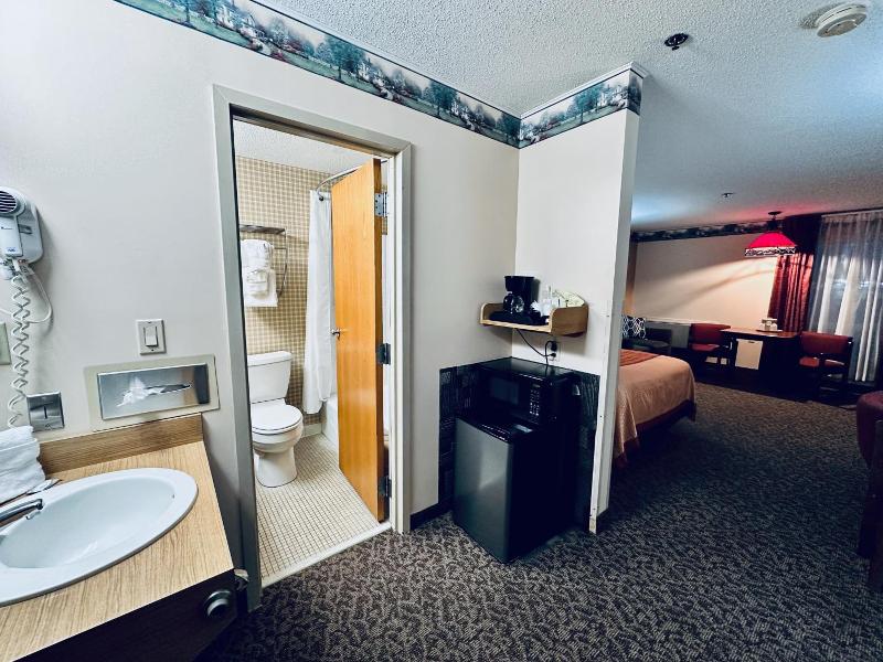 Ivey S Motor Lodge image