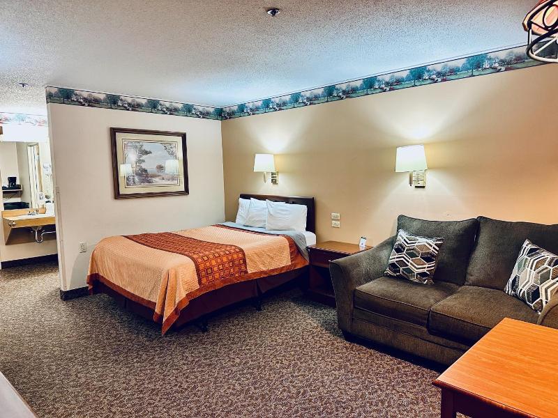 Ivey S Motor Lodge image