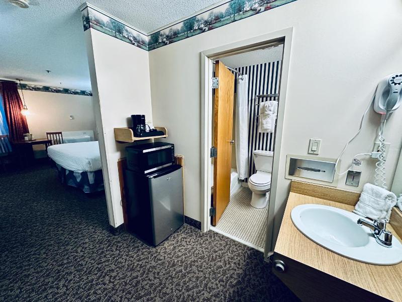 Ivey S Motor Lodge image