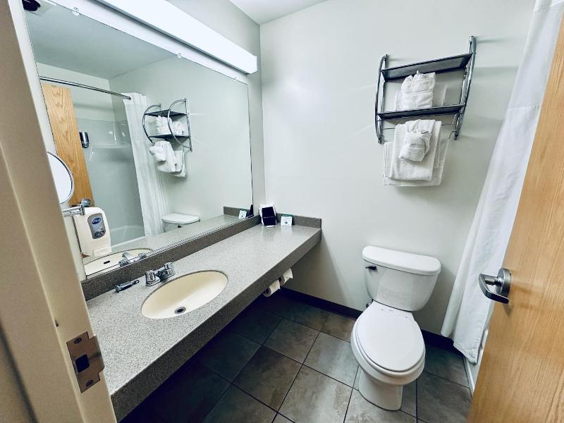Ivey S Motor Lodge image