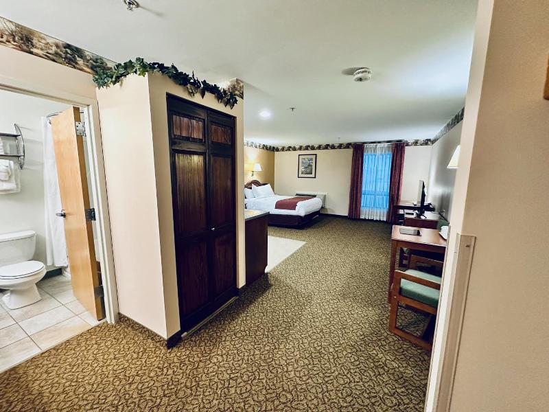 Ivey S Motor Lodge image