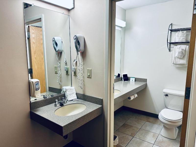Ivey S Motor Lodge image