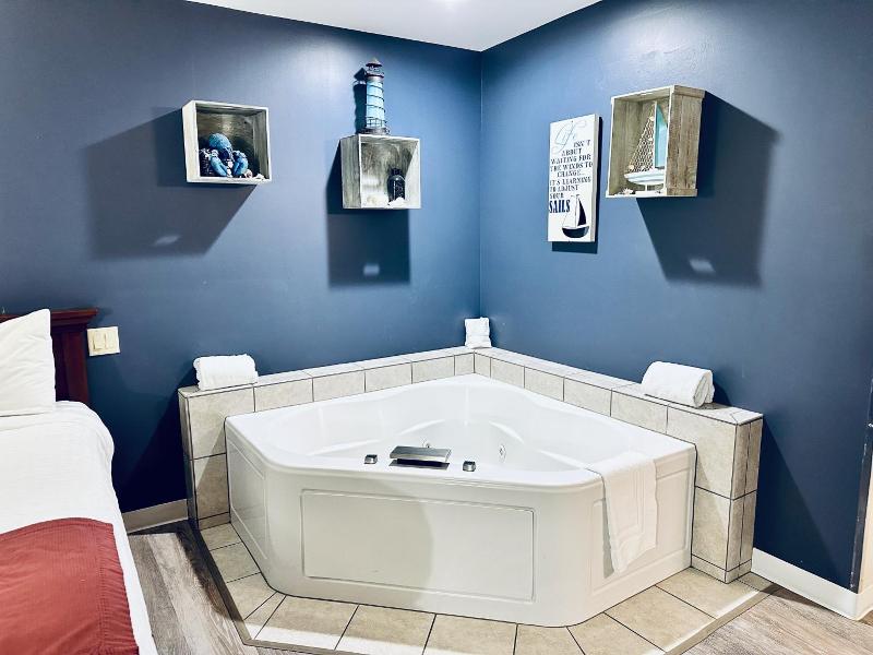 Ivey S Motor Lodge image