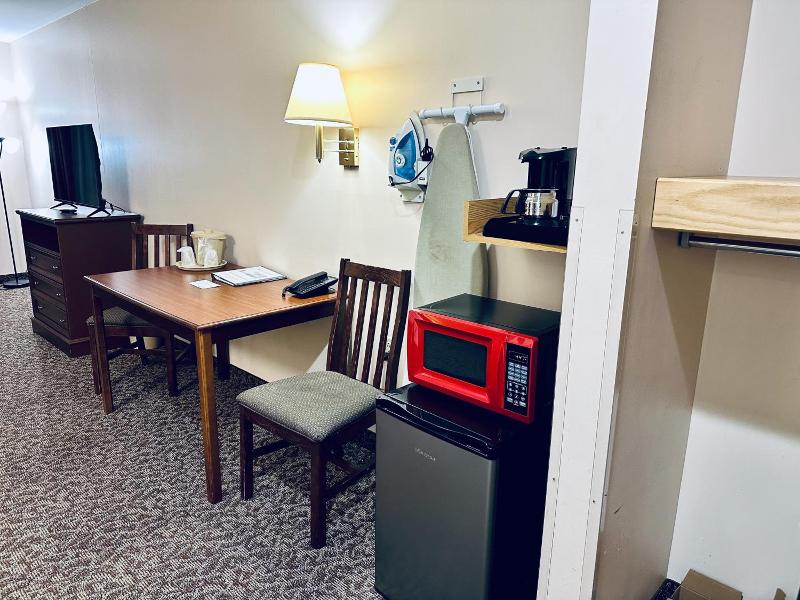 Ivey S Motor Lodge image