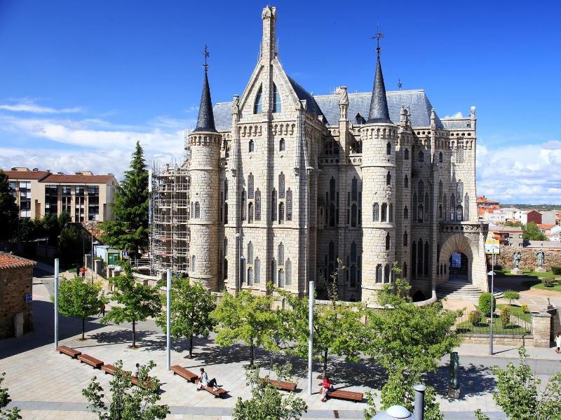 Hotel Gaudi image