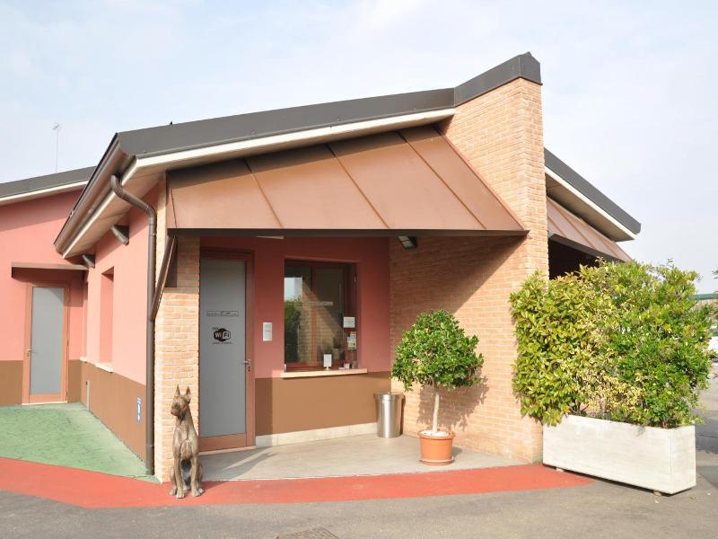 Rimmel Motel image