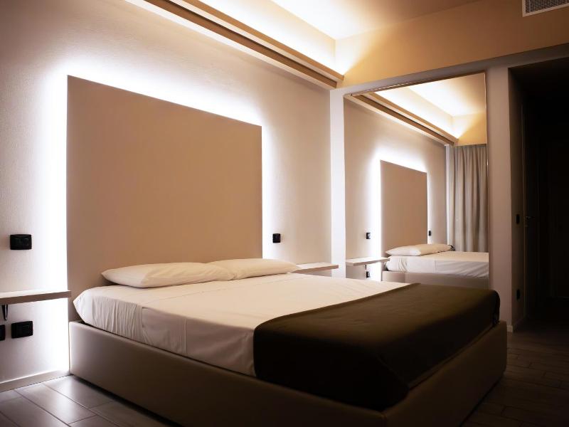 Rimmel Motel image
