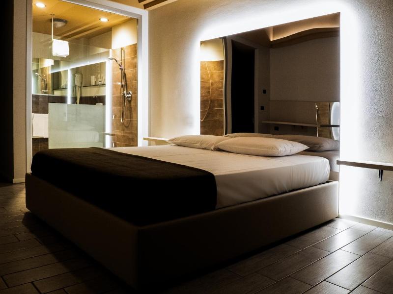 Rimmel Motel image