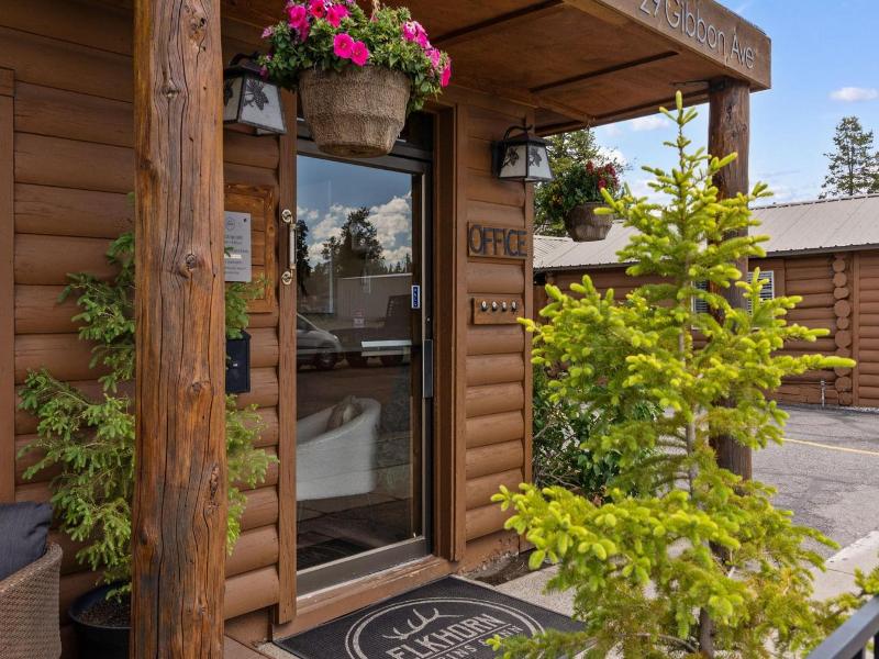 Elkhorn Cabins And Inn image