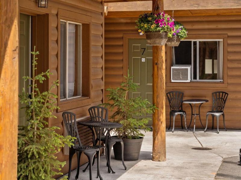 Elkhorn Cabins And Inn image