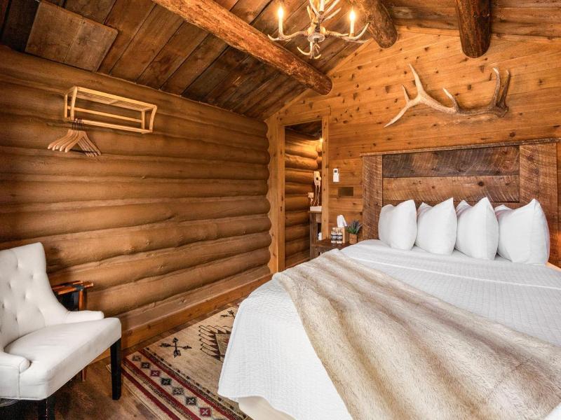 Elkhorn Cabins And Inn image