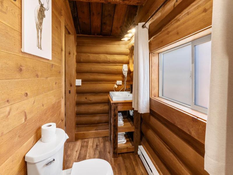 Elkhorn Cabins And Inn image
