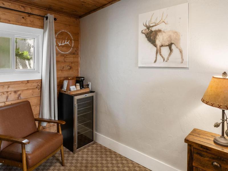 Elkhorn Cabins And Inn image