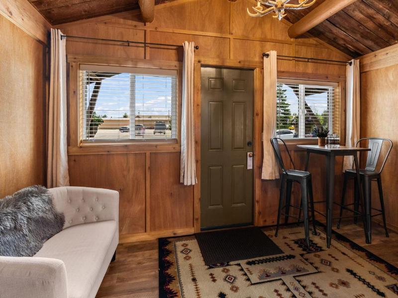 Elkhorn Cabins And Inn image