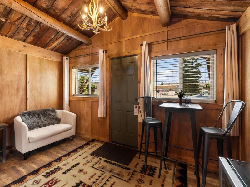 Elkhorn Cabins And Inn image
