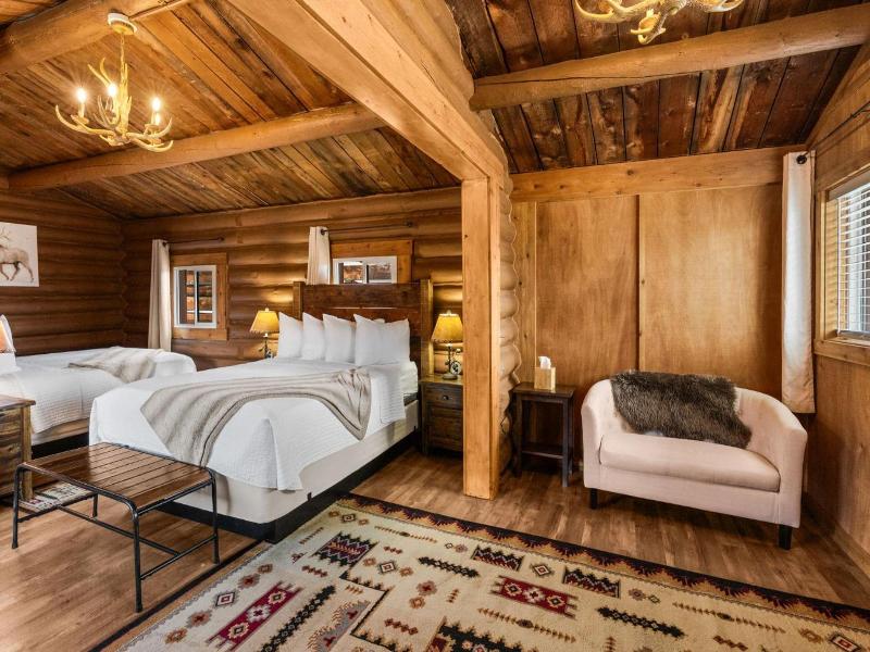 Elkhorn Cabins And Inn image