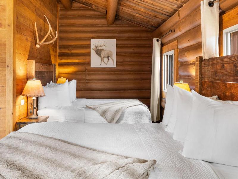 Elkhorn Cabins And Inn image