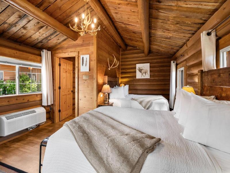 Elkhorn Cabins And Inn image