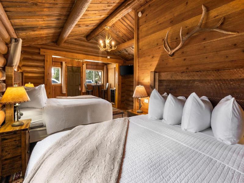 Elkhorn Cabins And Inn image