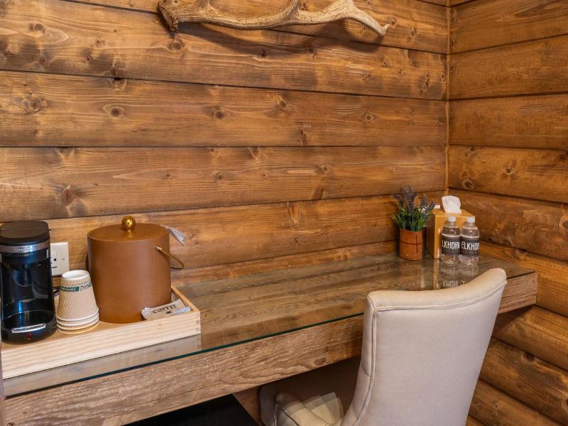 Elkhorn Cabins And Inn image