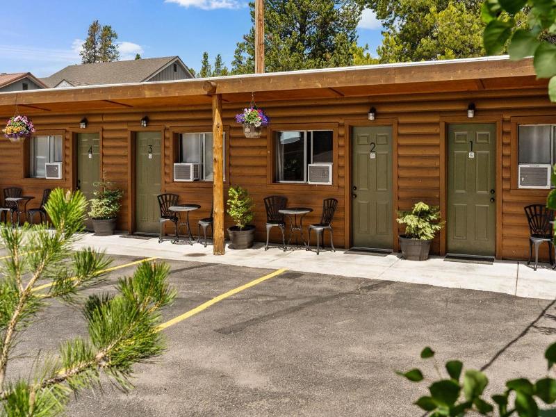 Elkhorn Cabins And Inn image