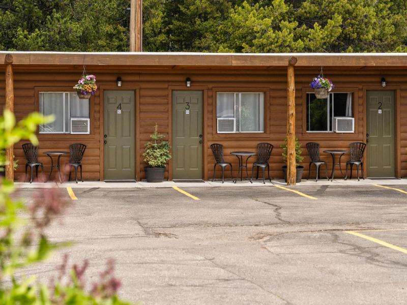 Elkhorn Cabins And Inn image