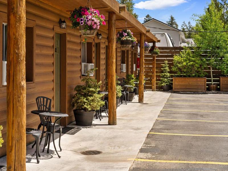 Elkhorn Cabins And Inn image