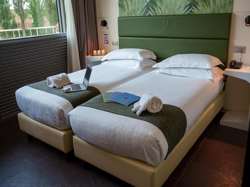 Best Western Hotel Green City image