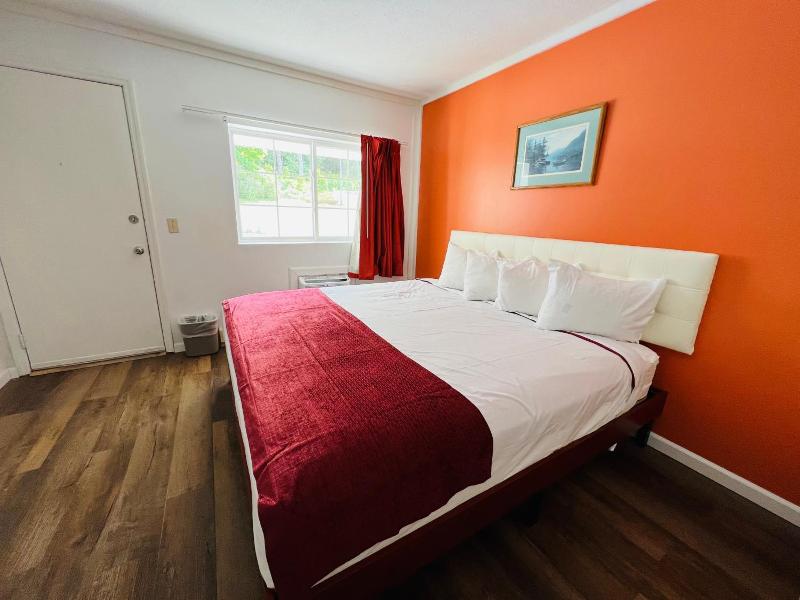 Colonel Williams Resort And Suites image