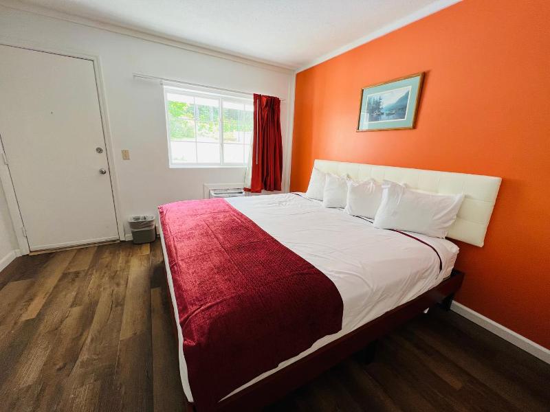 Colonel Williams Resort And Suites image