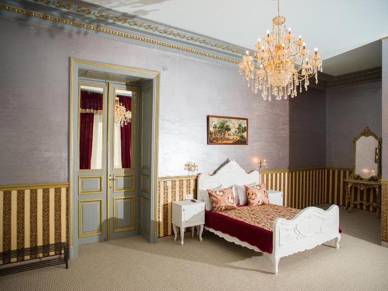 Nf Palace Old City Bucharest image