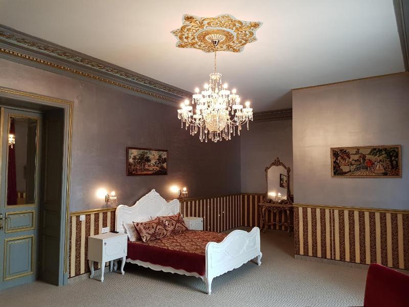 Nf Palace Old City Bucharest image