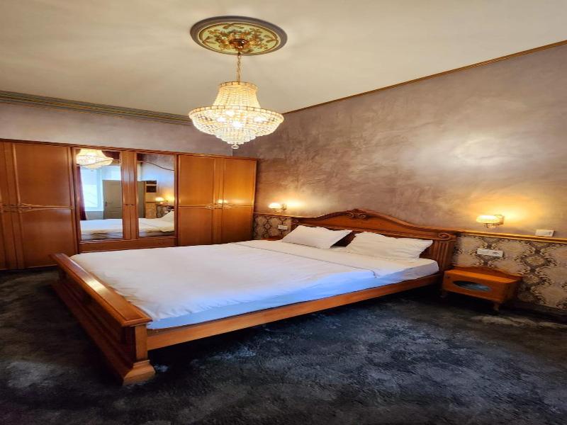 Nf Palace Old City Bucharest image