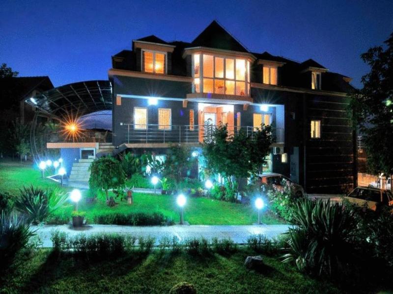 Garni Hotel Lama image