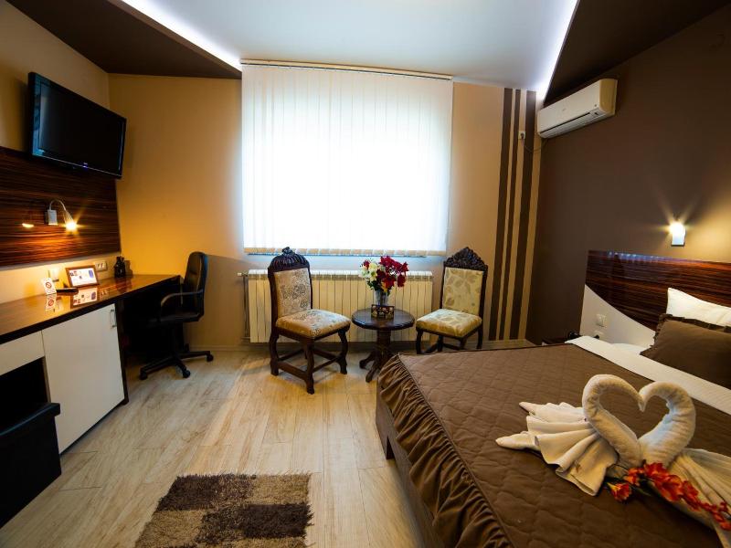Garni Hotel Lama image