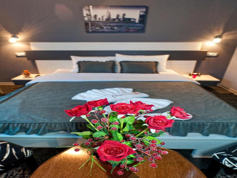 Garni Hotel Lama image