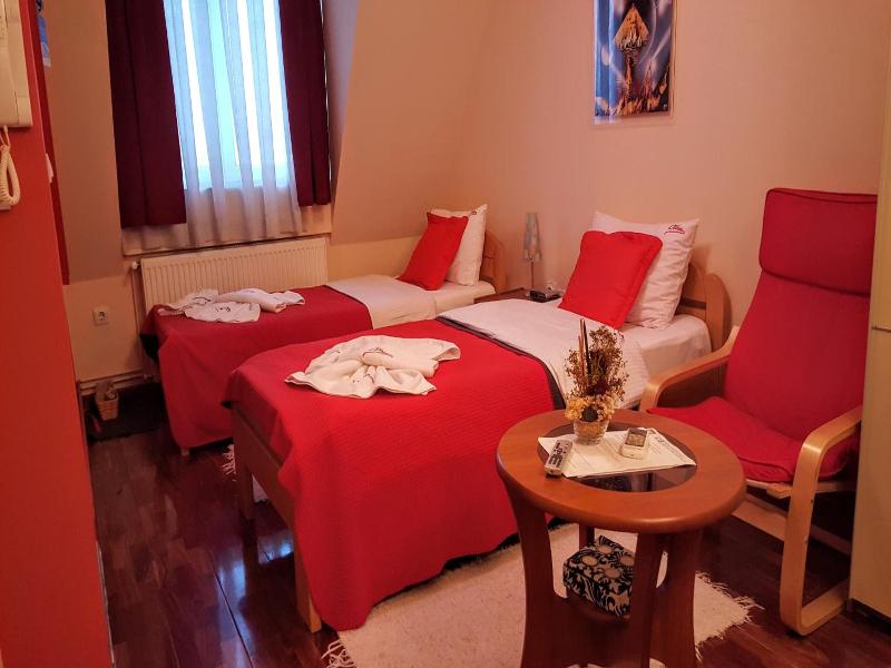 Garni Hotel Lama image
