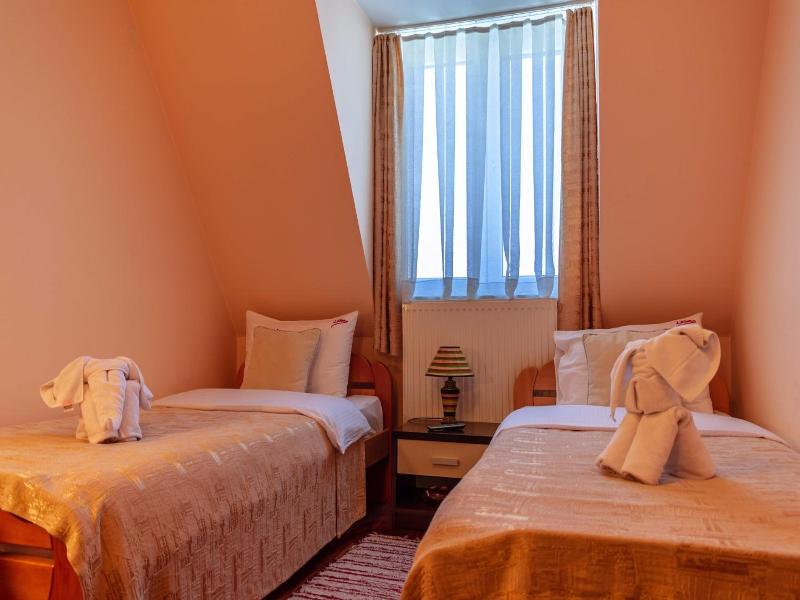 Garni Hotel Lama image