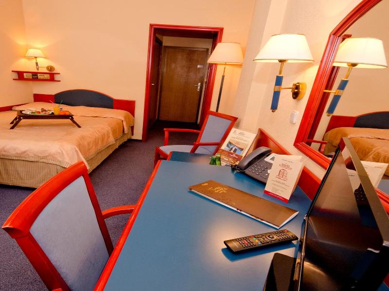 Hotel Kongresowy image