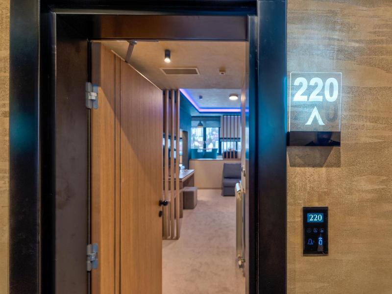 Hotel Aria image