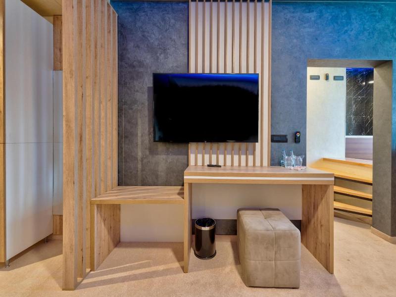 Hotel Aria image